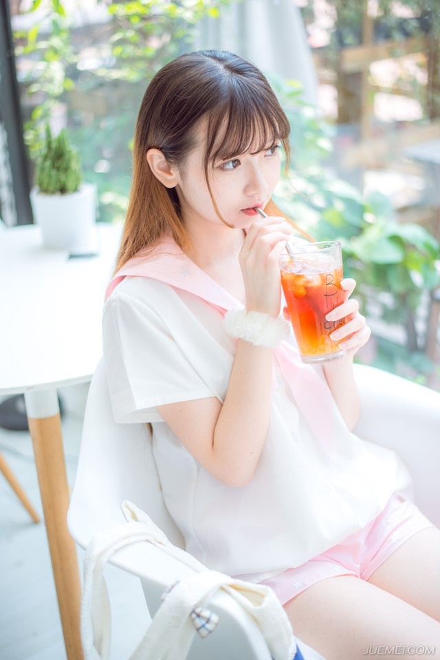 假话如同台词，常常是背熟了再说；真话如同咳嗽，多数是在压抑不住的时候喷涌而出。